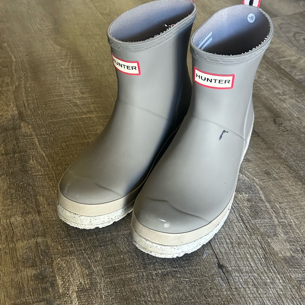 Hunter Short Rain Boots in Gray with Red Logo Trim - Picture 7 of 7